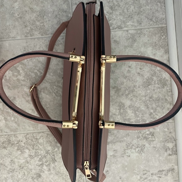 Light Tan Purse. Possibly Target Brand. NWOT. - Picture 5 of 16